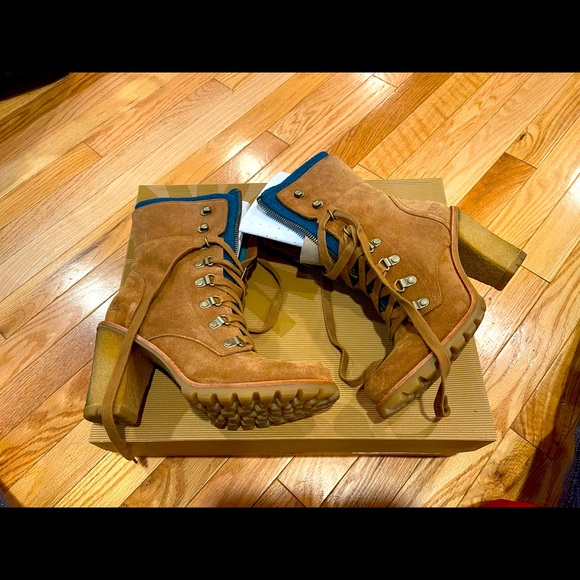 Used great condition Fabrice UGG boots laced with heels 👠 - Picture 1 of 4
